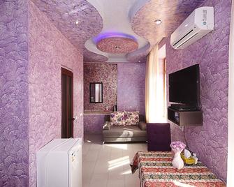 Planet Yerevan Hotel - Yerevan - Living room