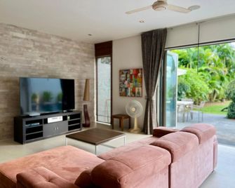 Baan Yamu Residences - Pa Khlok - Living room