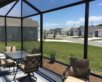 Beautiful New 2/2 Villa W/Golf Cart, Bbq, 2 Bikes, & Wifi! - Wildwood - Patio