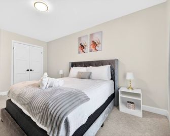 Luxury Niagara 3 Bdr Townhouse /Garage - Niagara Falls