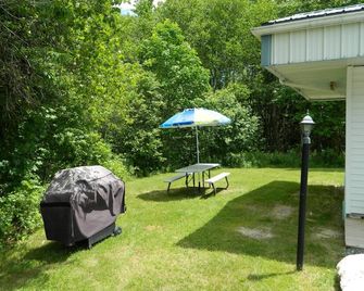 Belle Isle Motel - Bar Harbor - Patio