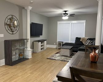 Vintage Home in Portage, WI - Portage - Sala de estar