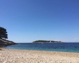 Buena Vis-ta Apartments with the Sea View - Vis - Beach