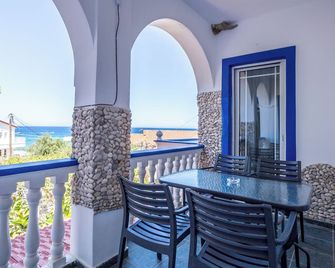 Velendzas Holidays - Alikanas - Balkón