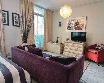 RentUp Encantador loft en Caballito Luminoso y bien decorado - Buenos Aires - Sala de estar