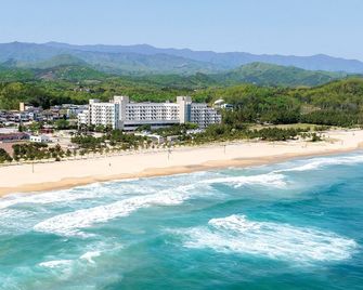 Ocean to You Resort Sokcho Seorak Beach Hotel and Condo - סוקצ'ו - חוף