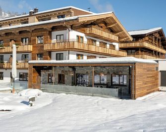 Ski & Bike Hotel Wiesenegg - Saalbach - Building