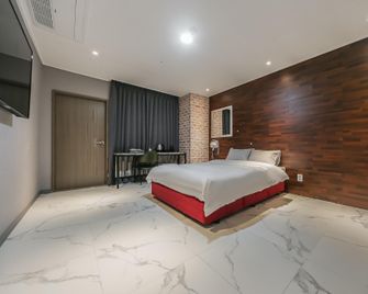 Andong Queen Hotel - Andong - Habitación