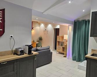 Agréable logement avec terrasse - Saint-Victoret - Salon