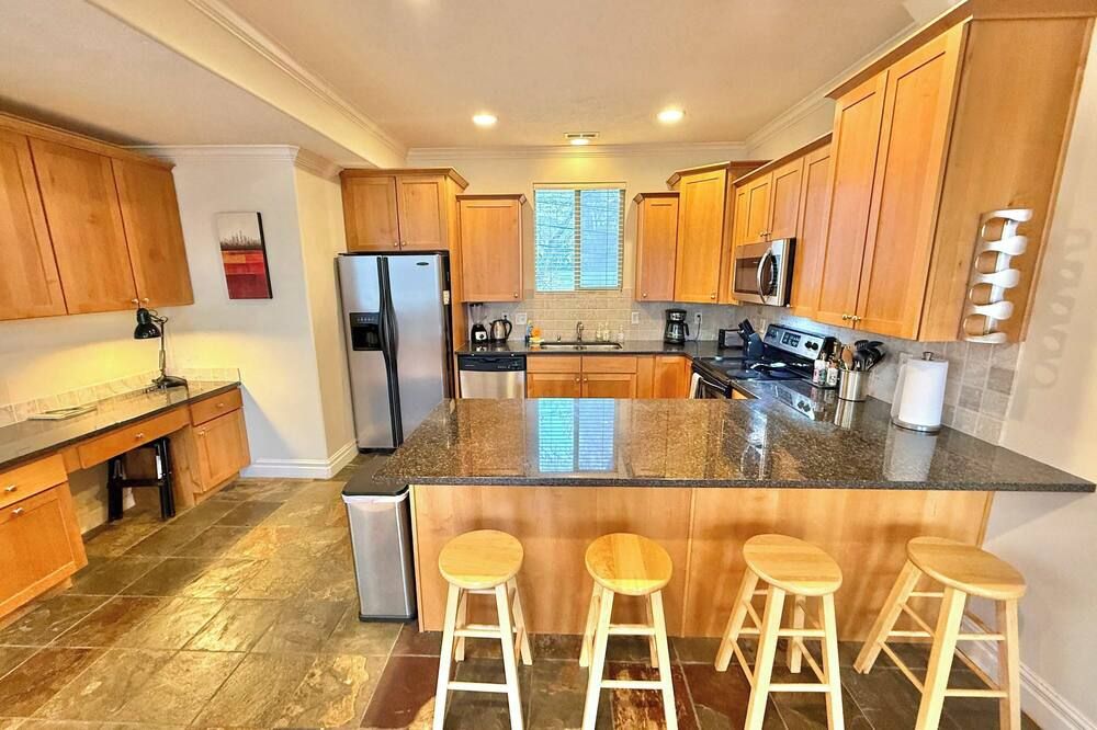 Spacious Townhome Near Downtown - Salt Lake City