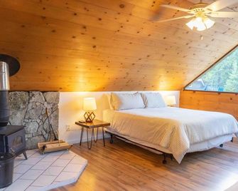 Hawks Nest- Perfect Getaway in Shaver La - Shaver Lake - Habitación