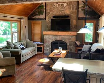 The River Retreat - Creemore - Sala de estar