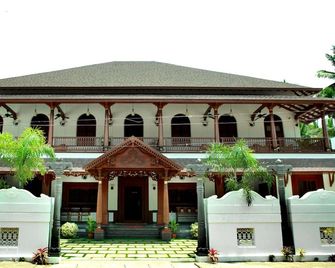 Villa De 1945 - Thalassery - Building