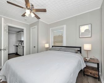 2 Bedroom Bungalow with Office - Huntsville - Bedroom