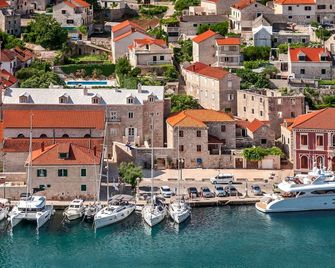 Puteus Palace Heritage Hotel - Pučišće
