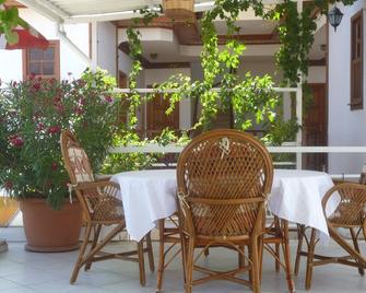 Frankfurt Hotel - Antalya - Patio