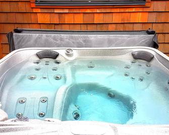 1br, Garden View, Pet Friendly, Hot Tub, Sleeps 4 - Port Renfrew