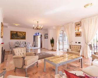 Lovely Home In Benalmádena - Benalmádena - Wohnzimmer