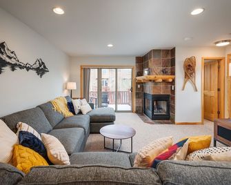 216 Sawyer with Private Hot Tub - Winter Park - Obývací pokoj