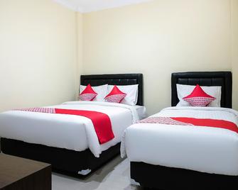 OYO 1149 Hotel Mustika - Tanjung Pandan - Bedroom