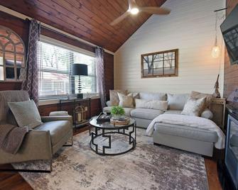 Creekside Cottages : Sneffles Mountain Luxury In Town - Blairsville