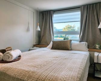 Peaceful Cityview Hot Tub| 2 Parking | Ev Charger - Quebec - Habitación