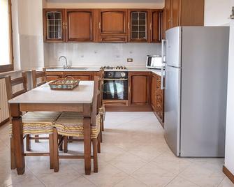 C012 - Camerano, two-room apartment with two bathrooms and panoramic garde - Camerano - Cocina
