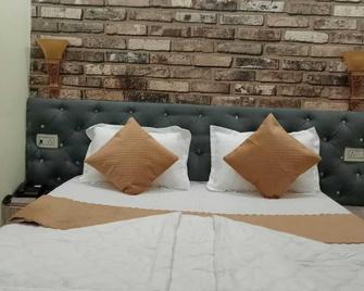 The Elephant Hotel - Rohtak - Bedroom