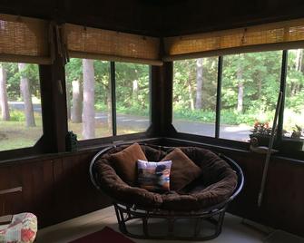 The Loon-ey Bin - Loon themed cottage less than 10 miles to Lake George - Lake Luzerne - Living room