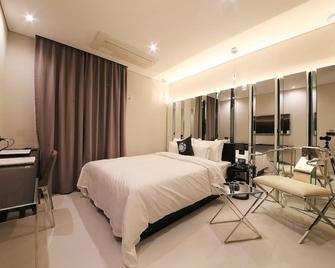 Hotel Cullinan Kondae 2 - Seoul - Bedroom