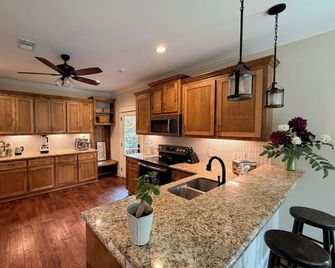 Kingdom Oaks estate - Winnsboro - Kitchen