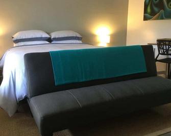 \'Myrtle Cottage Motel Style Room\' - Wollombi - Bedroom