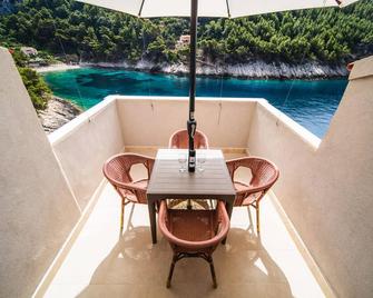 4 Bedroom Beach Front Home In Pupnat - Kneza - Balkon