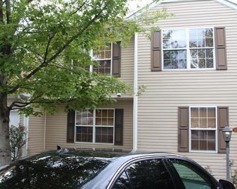 3 bedrooms Lake Front house Near Down Town & UVA - Charlottesville - Building