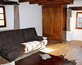 leisure residence in the heart of green valley - Saint-Nectaire - Wohnzimmer