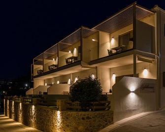 Lighthouse Apartments - Stoupa - Building