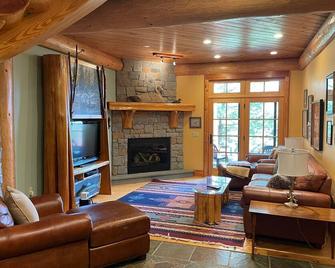 Cayuga Lodge South - Cooperstown - Living room