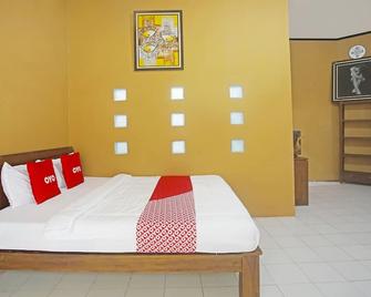 OYO 90229 Fidel Caestro Homestay - Kalianda - Bedroom
