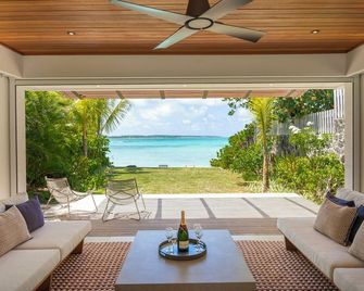Modern dream villa right on the beach in Belle Mare, Mauritius - Belle Mare - Salon