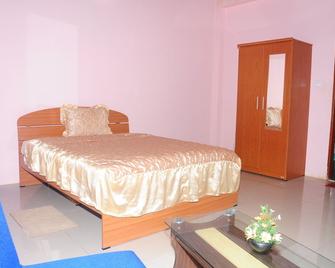 Thampa Hotel - Vavuniya - Bedroom