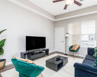 Charming 1-Bedroom Retreat in Tranquil Zionsville - Zionsville - Living room