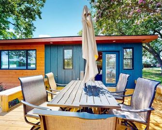 Lake house with pier and grill - Hot Springs - Patio