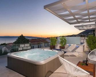 Modern apartment in Bol Kroatien - Bol - Balkón