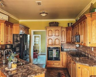 Sea Breeze Bed & Breakfast - Cow Head - Keuken