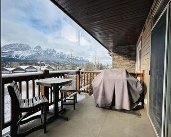Stoneridge Resort - Mountain View - Pool & Hot Tub - Calgary - Balcony