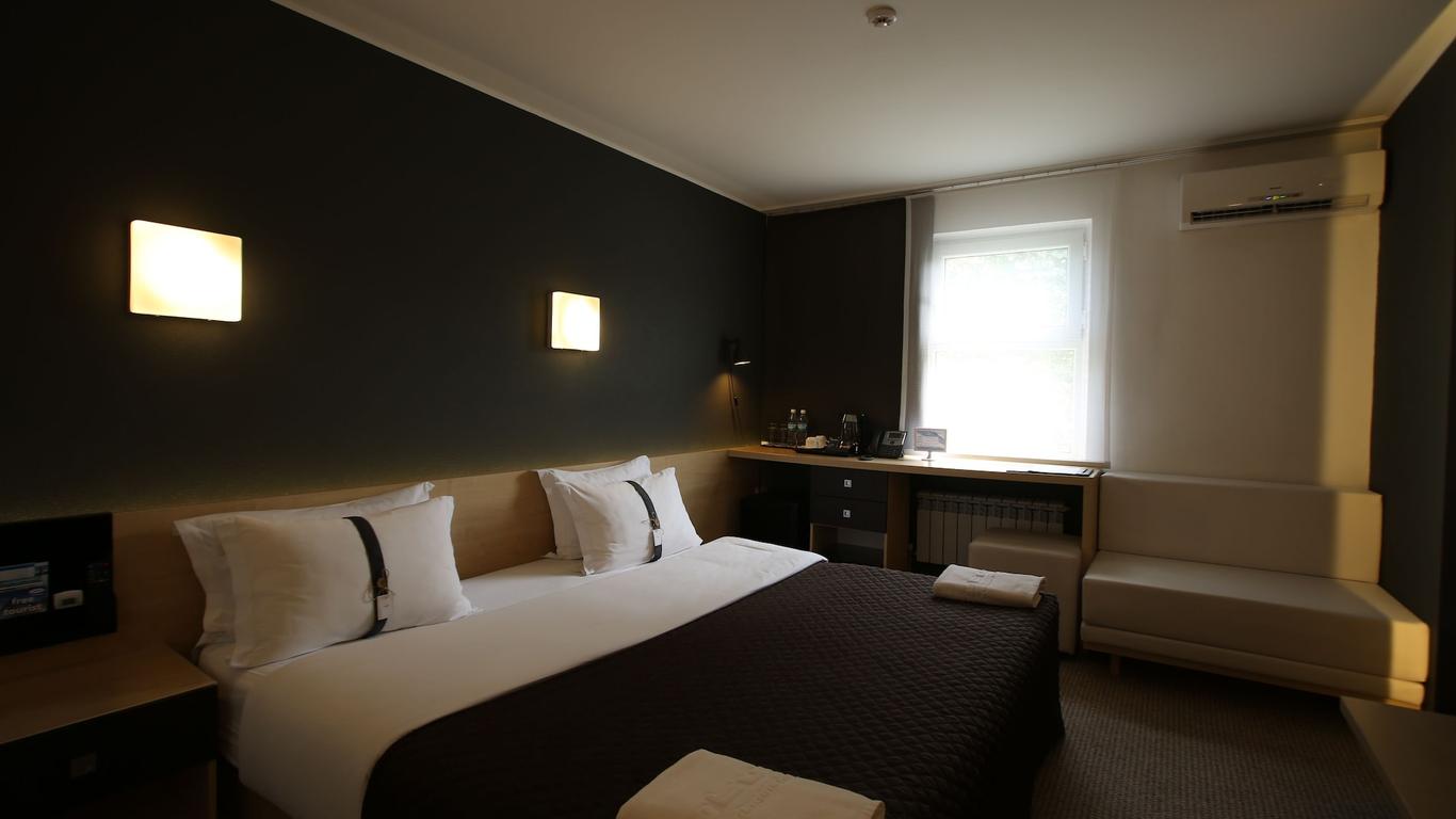 هوتل فوتورو بيشكيك