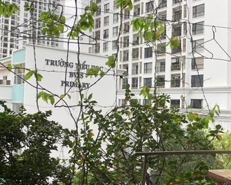 Huong Thuy Guesthouse - Hanoi - Balcón