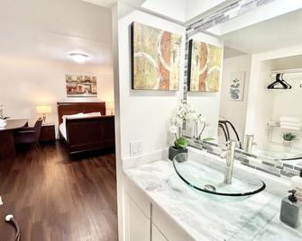 Spacious Master; Private Bathroom; Walk to Bus; AC - Kirkland