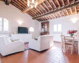 Holiday Home Il Borgo Degli Agrumi - Uzzano - Sala de estar