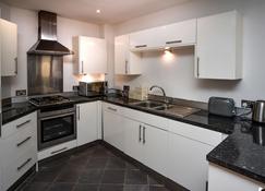 Parc y Bryn Serviced Apartments - Aberystwyth - Kitchen
